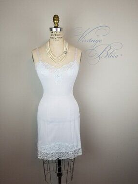 Vintage 1950's Powder Blue Slip Lace Detail & Pink Rosebuds Bust Size 30 Short